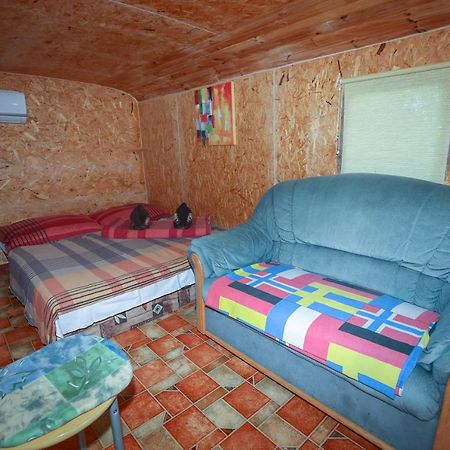 Karavan Штурово Екстер'єр фото