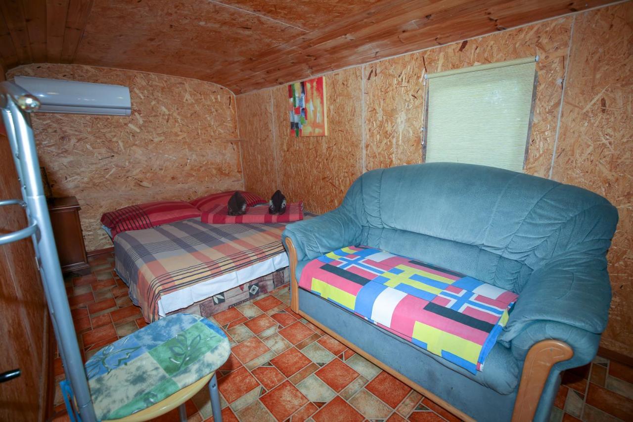 Karavan Штурово Екстер'єр фото