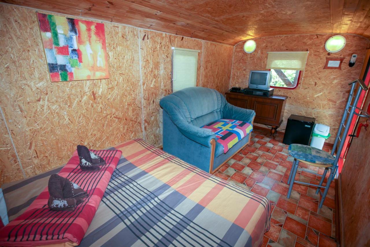 Karavan Штурово Екстер'єр фото