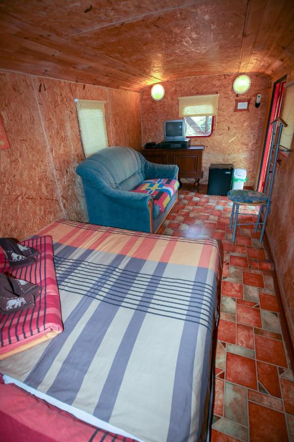 Karavan Штурово Екстер'єр фото