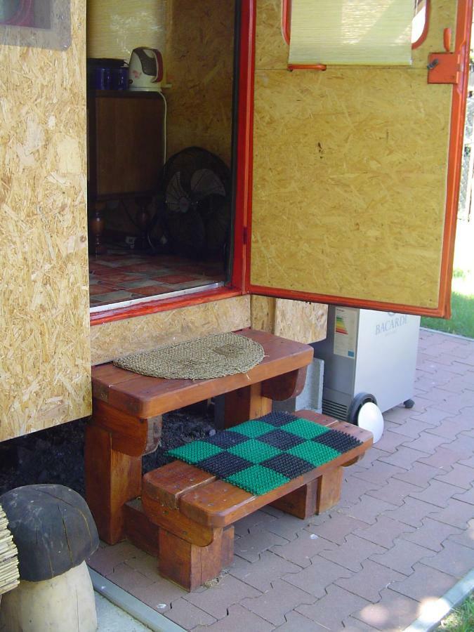 Karavan Штурово Екстер'єр фото